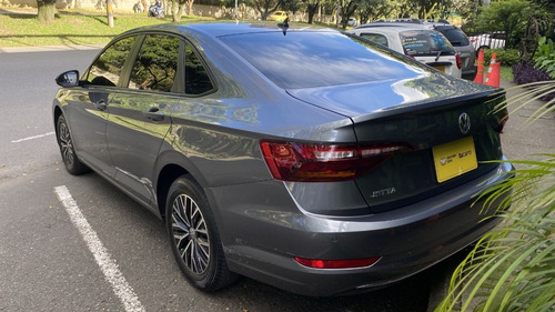Imagen 5 de 22 de Volkswagen Jetta Comfortline 2020