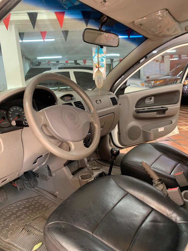 Imagen 8 de 11 de Kia Rio 1.5