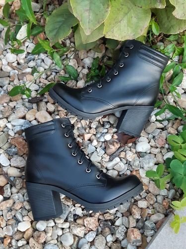 Imagem 5 de 6 de Coturno Feminino Bota Botinha Preta Salto Médio Tratorada