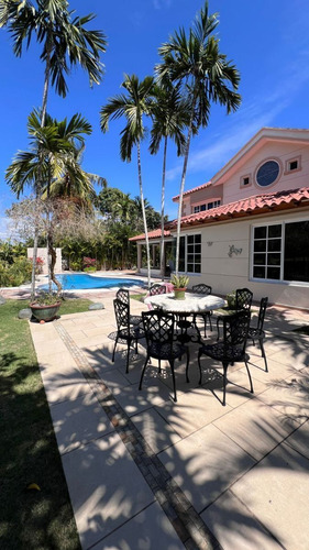Venta De Villa En Metro Country Club En Juan Dolio