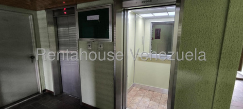 Ms: 25-7411 En Alquiler Amplio Pent - House En La Tahona . A=150m2, 3h, 4b, 2p.