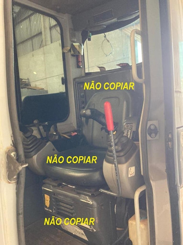 Imagem 3 de 5 de Mini Escavadeira New Holland