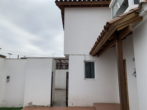 Casa En Venta De 4 Dorm. En Coquimbo