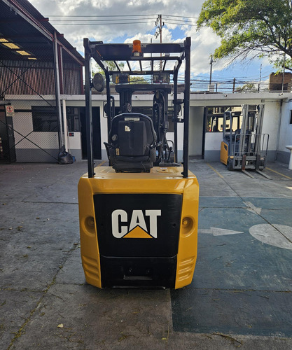 Montacargas Eléctrico Caterpillar Modelo Ec25n2 5,000 Libras