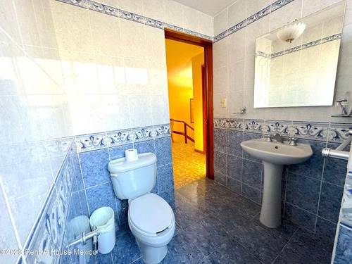 Casa En Venta En Calle Ignacio Allende, Claveria Ru 24-2053.