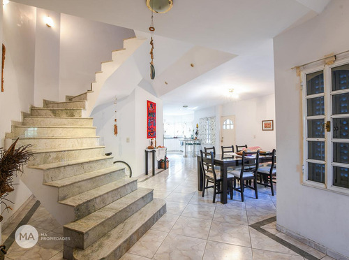 Venta Casa Barrio Cura Rosario 3 Dormitorios Jardín Piscina