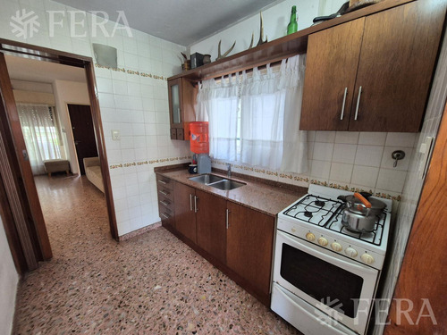 Venta Casa 4 Ambientes Con Cochera Y Jardín En Ezpeleta