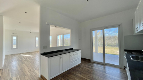 Casa En Naudir En Venta - A Estrenar - Lote Con Fondo Al Verde