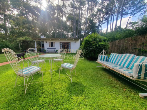 Venta De Casa De 3 Dormitorios, 3 Baños + Casa De Huéspedes En Pinares, Playa Mansa, Punta Del Este.