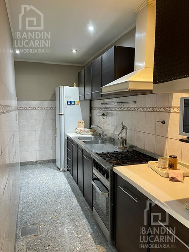 Casa En Berazategui En Venta Mas Casa Al Fondo. Toma Depto En Parte De Pago. Sobre Avenida Mitre.