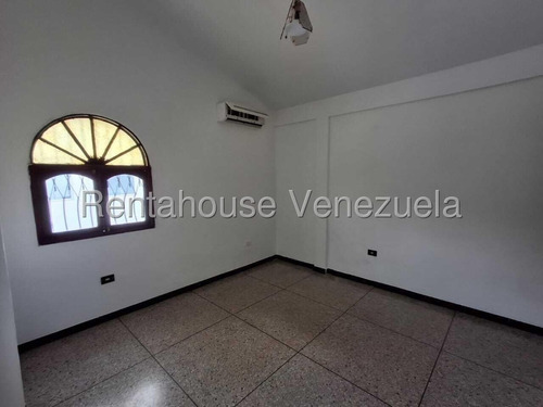 Desireé De Sousa Alquila Amplia Casa Comercial Zona Este Barquisimeto, Tanque, 720mts, Amplio Estac. Cerco Eléctrico, Cámaras, Maletero #25-17050