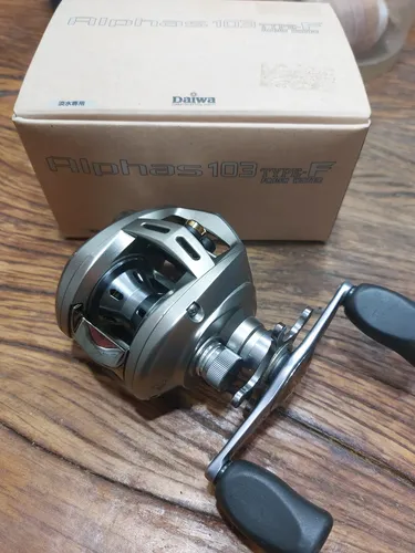 Carretilha Daiwa Alphas 103 Type F | Parcelamento sem juros