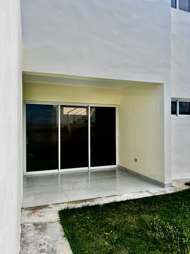 Se Renta Casa De 2 Niveles En Ciudad Del Sol, Bávaro, Punta Cana, República Dominicana (3061) En 1100 Usd