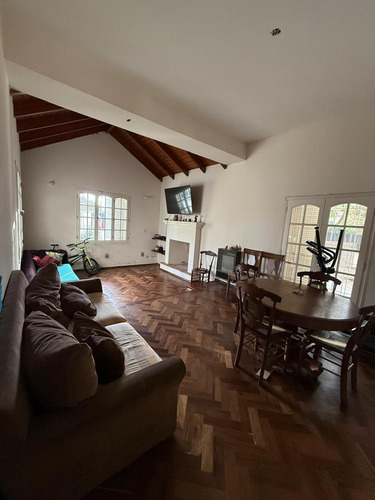 Vendo Casa De 3 Dorm. En Barrio Arguello A 2 Cuadras De Rect