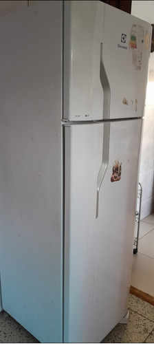 Heladera Con Freezer, Marca Electrolux. Dc35a