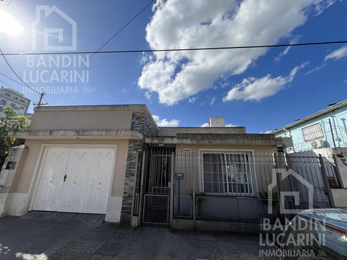 2 Casas En Berazategui En Venta A Metros De Plaza Ducilo. 