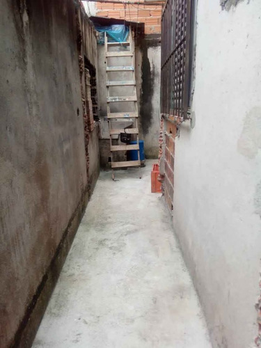 Sobrado C 2 Quartos, Cozinha, Sala, 1 Lavanderia E Banheiro