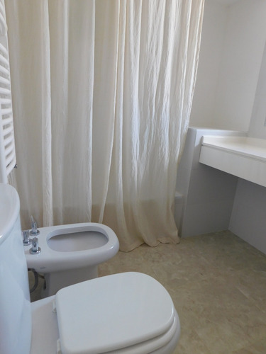 Imagen 21 de 29 de Departamento En Alquiler A Metros Del Mar Con Servicios