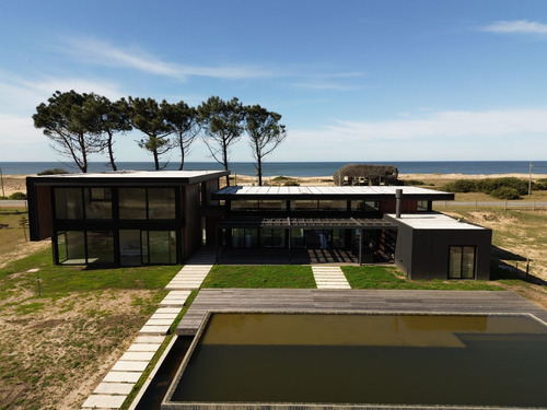 Casa En Venta Primera Linea Al Mar Punta Del Este (ref: Bpv-10119)