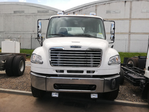 Freightliner Superminimula M2106 4x2 Motor Cummins Isl 