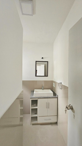 Casa En Tres Cruces, Con Renta De $ 32.000/mes Con Garantía Anda. A 1 Cuadra De Bulevar Artigas Y 2 Del Shopping Y Terminal