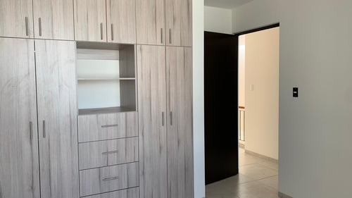 Casa En Renta En Circuito Privado En Fracc. Monterreal, Santa Barbara, Villa De Pozos