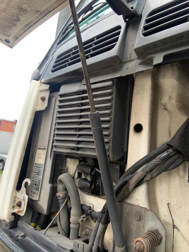 Imagem 4 de 12 de Volvo Fh 12 380 4x2 - 2003