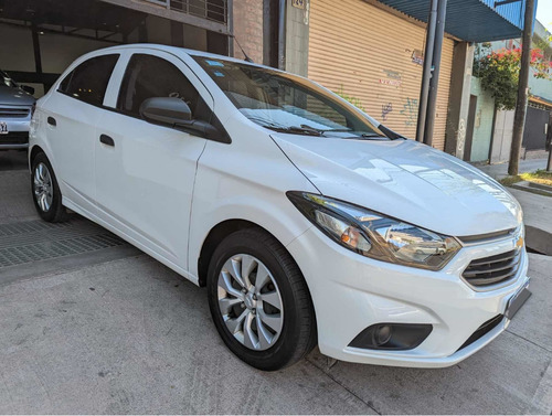 Imagen 2 de 7 de Chevrolet Onix 2018 1.4 Lt 98cv