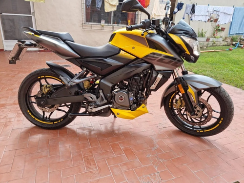 Rouser 200