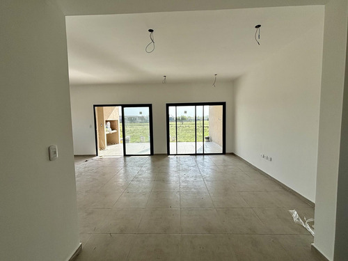 Venta Casa En San Sebastian Area 12 - 4 Ambientes