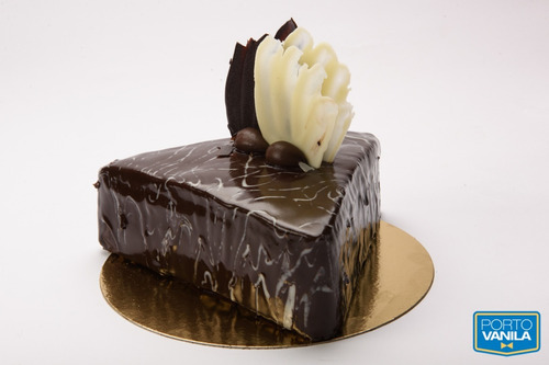 Torta Triáng. Mousse Chocolate P.vanila 10 A 12 Porc. (6583)