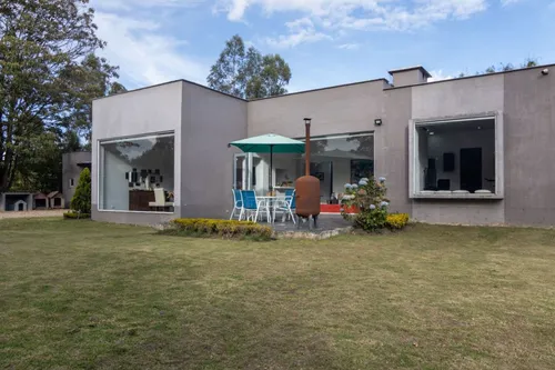 Casa En Arriendo/venta En Canelon. Cod V11895