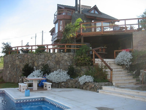 Chalet Con Hermosa Vista En Barrio Cerrado Con Pileta. Patio