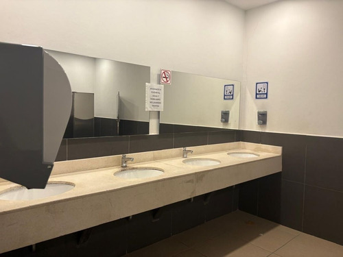 Renta De Oficinas, Consultorios Por Separado O Piso Completo En Alto Esmeralda