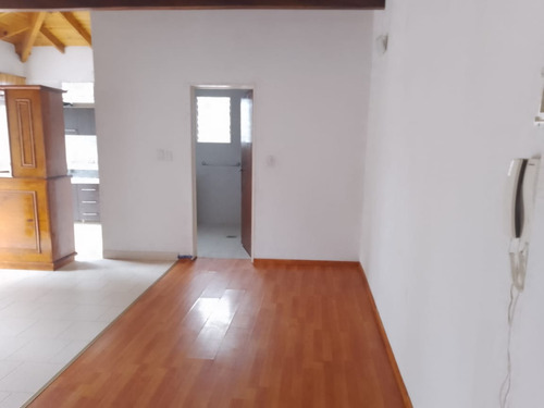 Venta Departamento De 3 Ambientes Amplios Con Patio En Moron ( No Haedo No Castelar No Ituzaingo)
