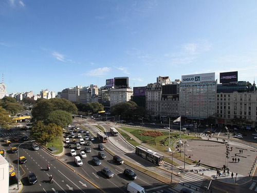 Saenz Pena Roque Av. 995 5º