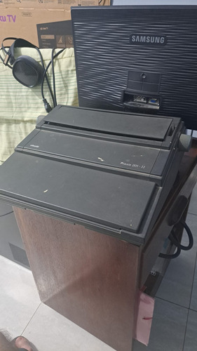 Máquina De Escrever Elétrica Olivetti Praxis 201.ii (Usado)