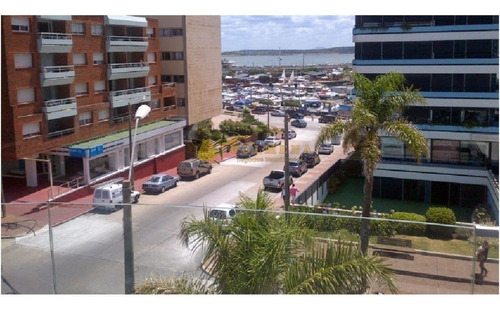 Departamento En Península - Punta Del Este- Ref: 3844
