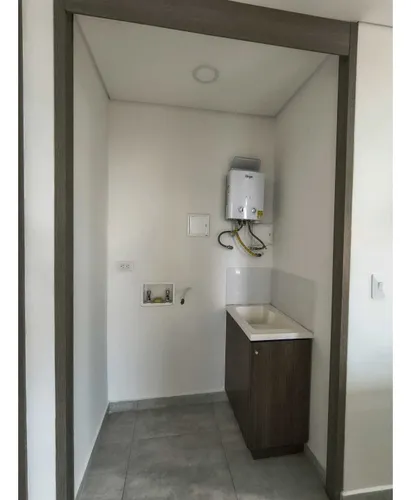 Aparta Estudio Amplio En Arriendo Av Centenario