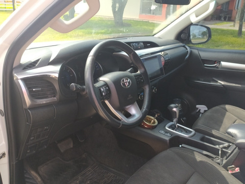 Imagen 3 de 4 de Toyota Hilux 2018 2.8 Cd Srv 177cv 4x4 At