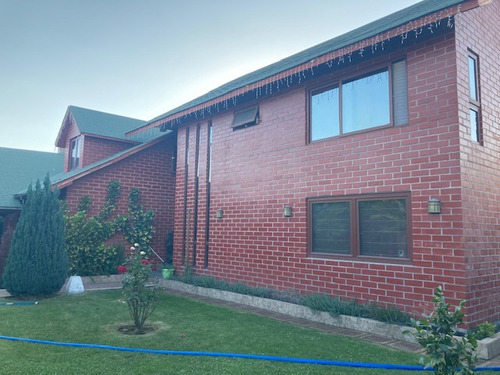 Amplia, Hermosa Y Acogedora Casa En Venta  