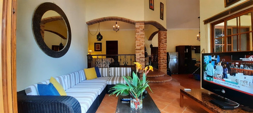 Imagen 18 de 30 de Lujosa Villa En Altos Del María Con Piscina Y Jaccuzi Privado.