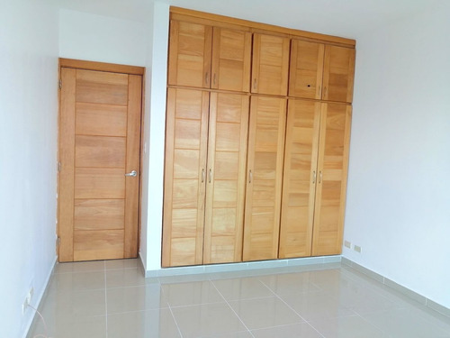 Apartamento En Venta En Evaristo Morales.