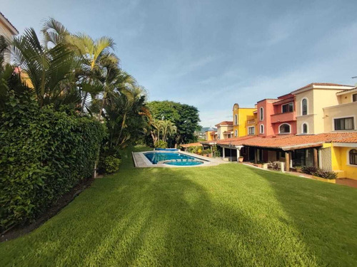 Casa En Condominio En Venta En Fraccionamiento Burgos, Temixco, Morelos.