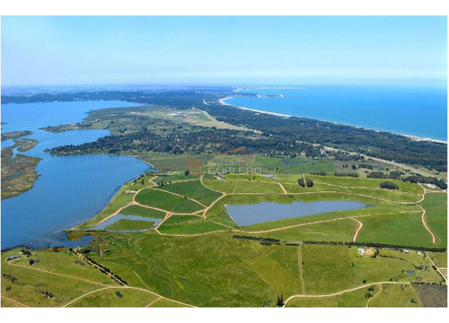 Terreno En Venta En  Laguna De Los Cisnes, Barrio Privado A Pocos Minutos De Punta Ballena, Punta Del Este Y Piriápolis