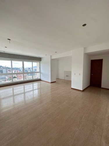 Apartamento En Venta 104 M2 - Urb. Lomas De Las Mercedes.