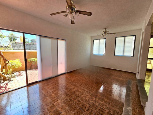 Casa Con Inigualable Ubicación Al Norte De La Ciudad, En Col. La Pradera, Cuernavaca Morelos.