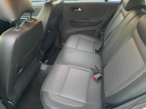 Imagen 16 de 18 de Volkswagen Suran 2014 1.6 Highline 101cv Cuero