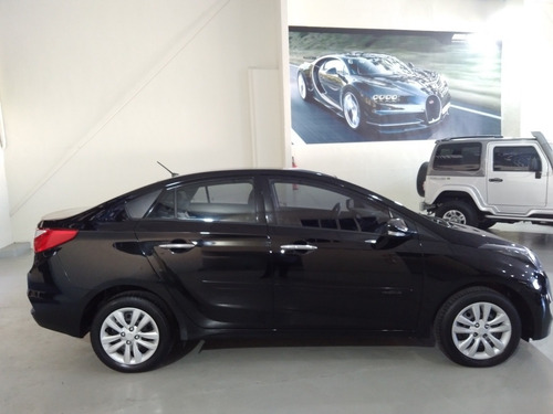Imagem 5 de 12 de Hyundai Hb20s 2018 1.0 Comfort Plus Flex 4p