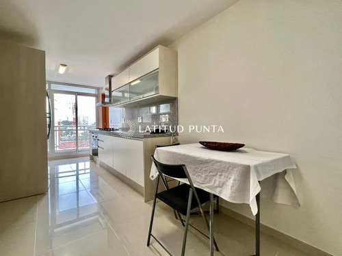 Mansa, Apartamento De 3 Dormitorios Más Dependencia